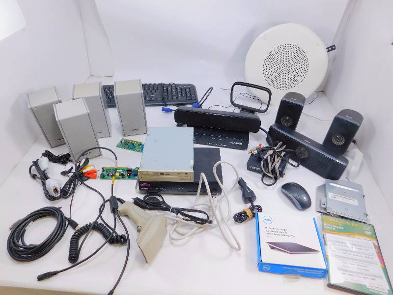 lot 60 image: Lot of Misc. Electronics, Speakers, Etc.