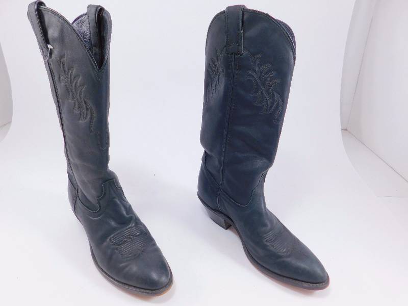 lot 73 image: Size 7 Womens Laredo Boots