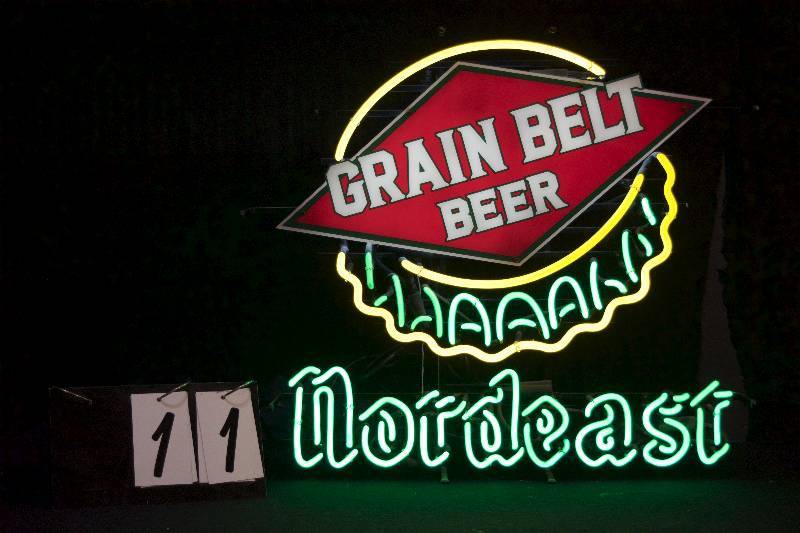 lot 11 image: Grain Belt Nordeast bottle cap neon sign, very good condition