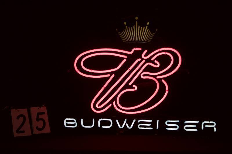 lot 25 image: Bud King B, neon beer sign