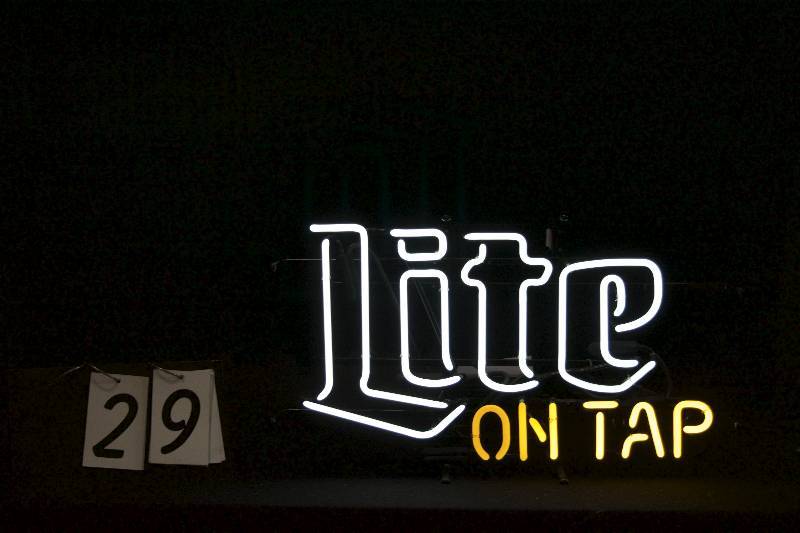 lot 29 image: Lite on Tap, neon sign, looks new
