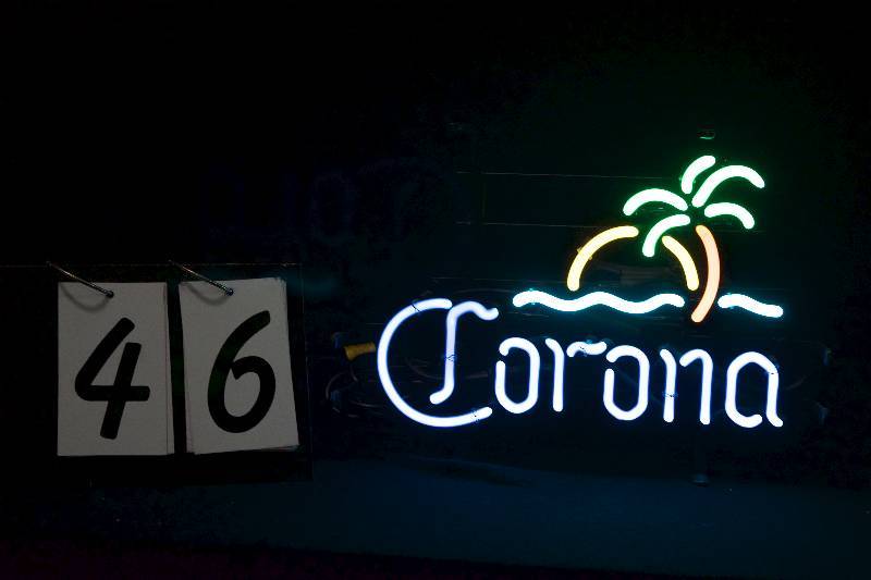 lot 46 image: Small Corona palm tree neon sign, very nice condition