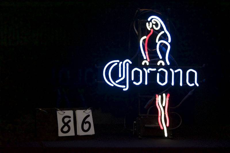 lot 86 image: Corona Beer parrot