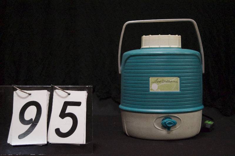lot 95 image: Ted Williams branded 50s or 60s era drink cooler