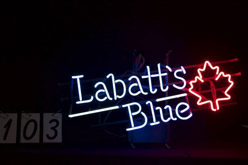 lot 103 image: Labatts Blue neon