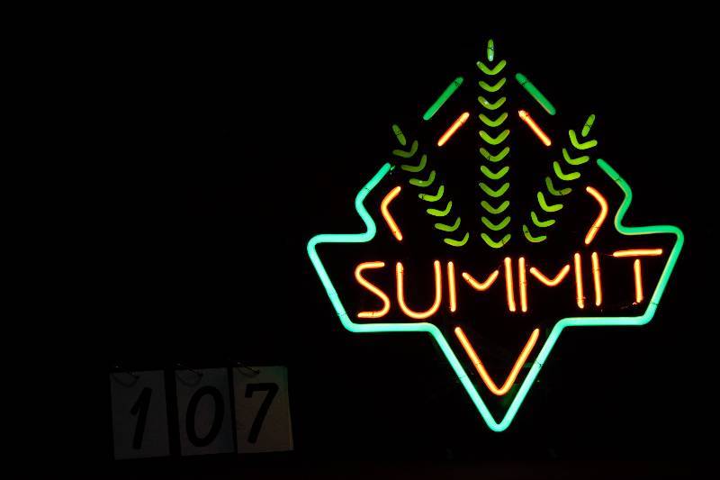 lot 107 image: Old School Summit neon, 3rd generation design