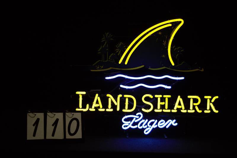 lot 110 image: Landshark Lager neon, very colorful, neon in Like New condition