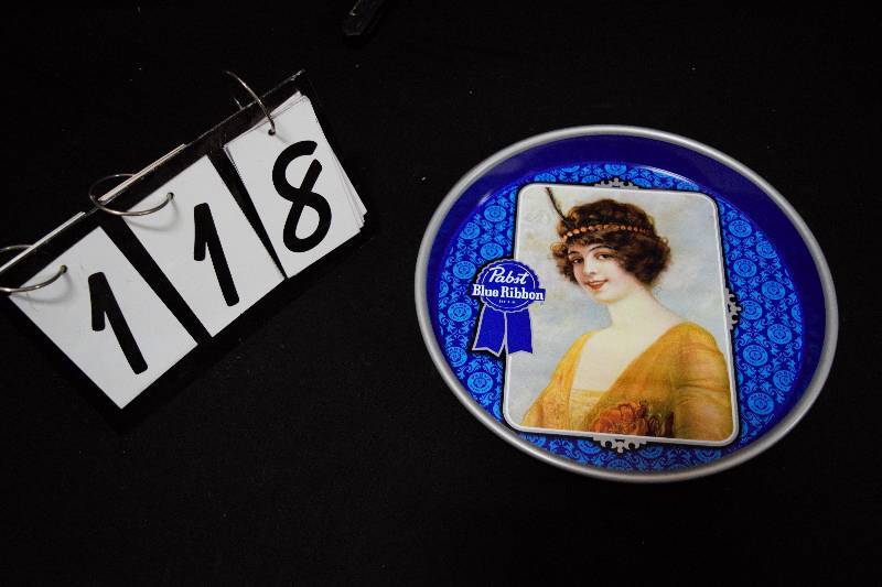 lot 118 image: Leinenkugels Beer, beer tray