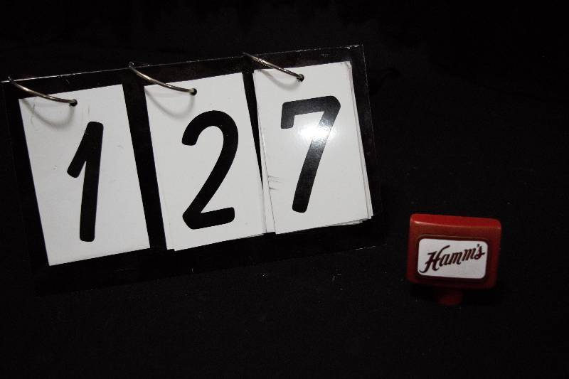 lot 127 image: Vintage Bakelite plastic Hamms beer tap handle
