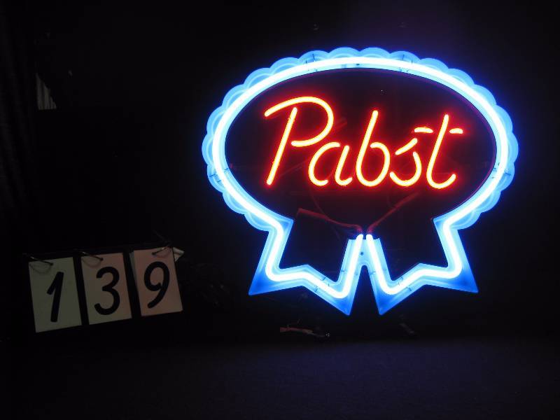 lot 139 image: Pabst Blue Ribbon classic neon, nice and clean