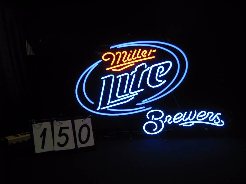 lot 150 image: Miller Lite Milwaukee Brewers neon, like new condition