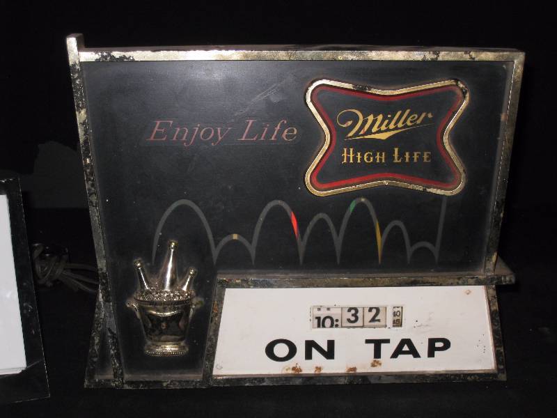 lot 169 image: Miller High Life bouncing ball motion light  clock, vintage 50s, rough but very cool, see video