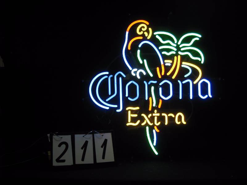 lot 211 image: Corona Extra parrot with palm tree, very nice condition