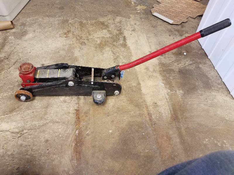 lot 53 image: Car Jack