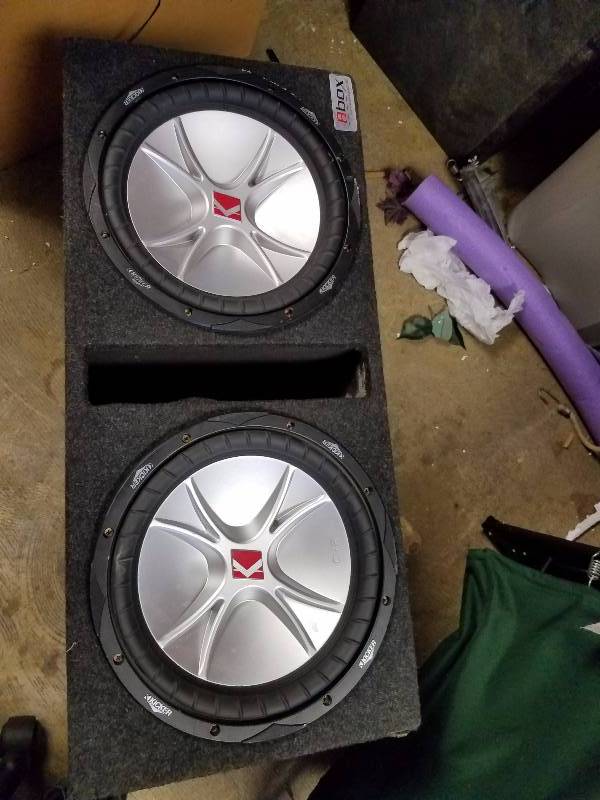 lot 59 image: Subwoofer B-box with 2 - 12 inch Kicker CVR Speakers