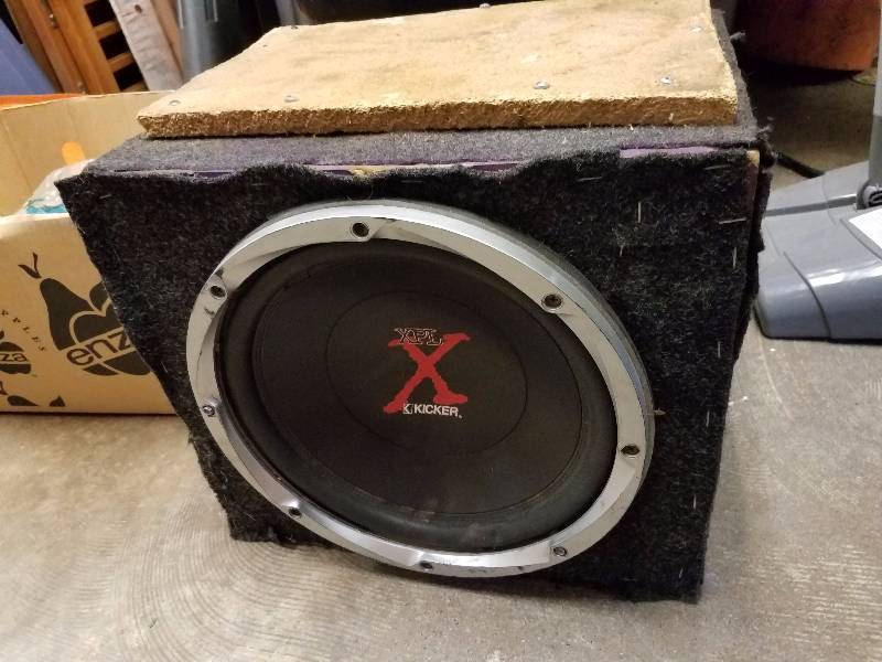 lot 61 image: Subwoofer box with XPL Kicker 12 inch speaker