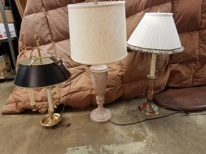 lot 92 image: Lamp lot 1