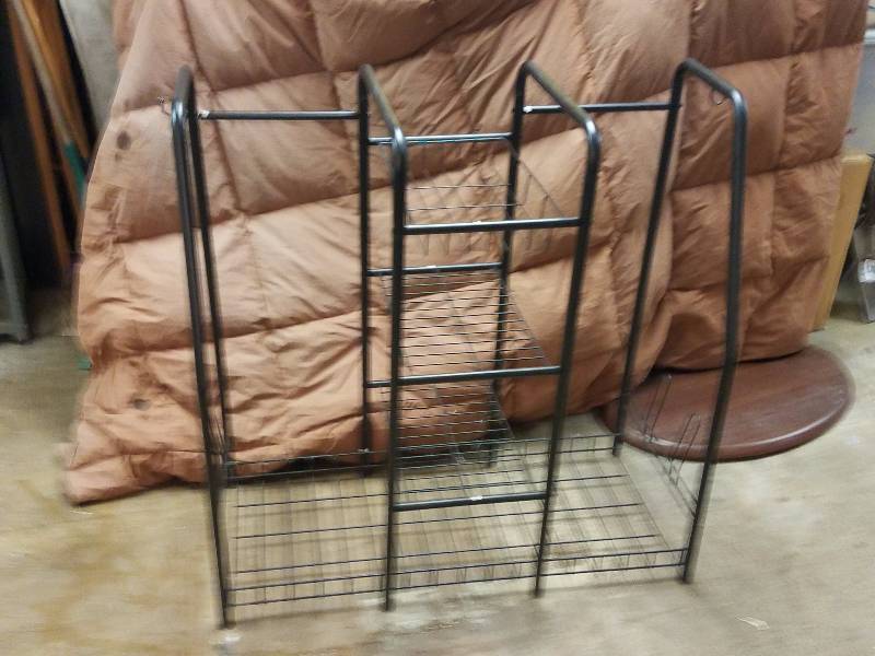 lot 14 image: Garbage and Storage Rack