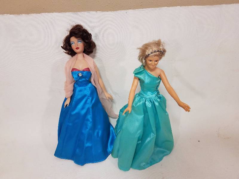 lot 106 image: Ashton Drake Galleries Dolls