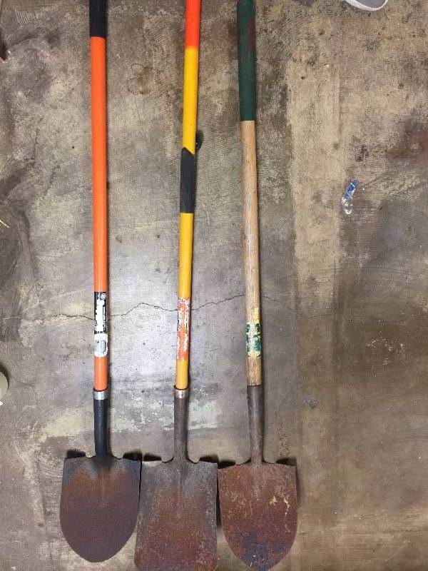 lot 66 image: shovel lot 2