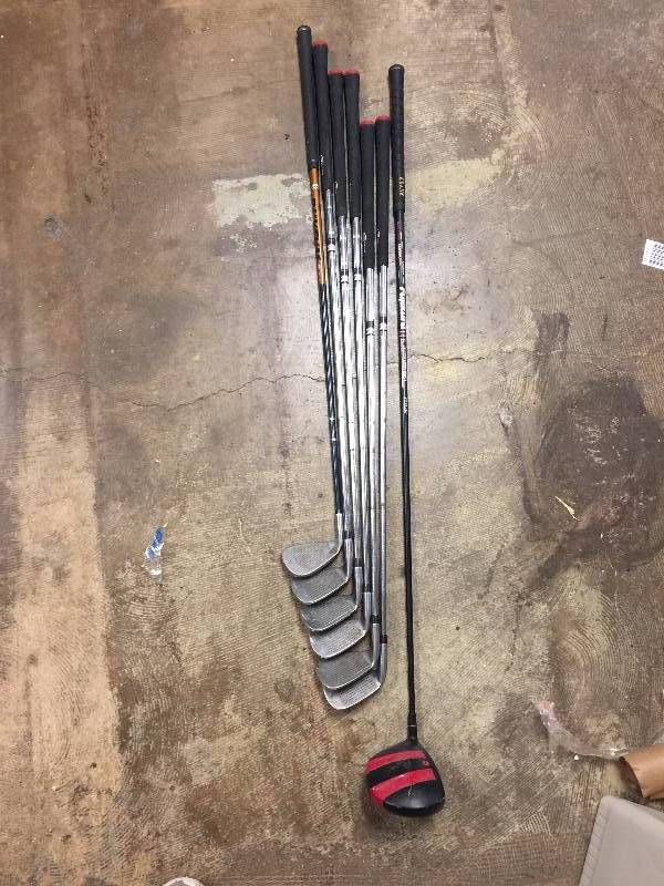lot 69 image: 7 golf clubs