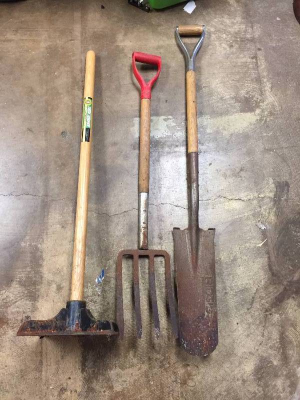lot 72 image: 1 Ridgid shovel, 1 cement flattener, and 1 pitchfork