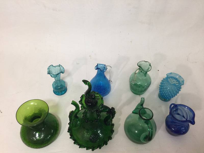 lot 81 image: 8 Glass pieces