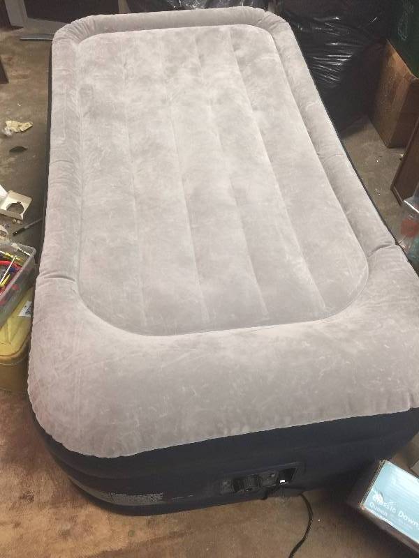 lot 91 image: air mattress lot 2