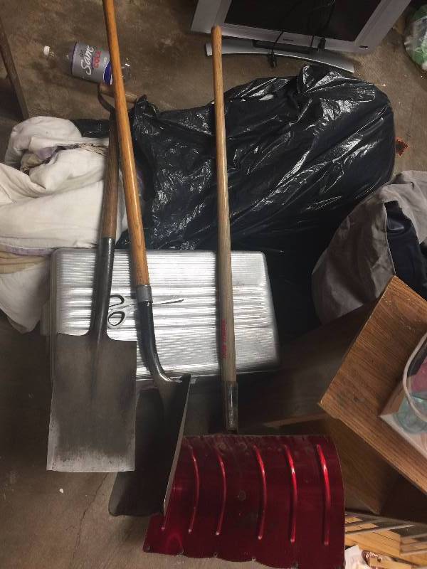 lot 102 image: 2 shovels and 1 snow shovel
