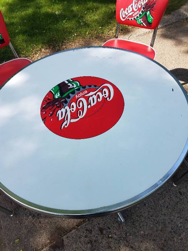 lot 1 image: Coca-Cola Table and Chairs Set
