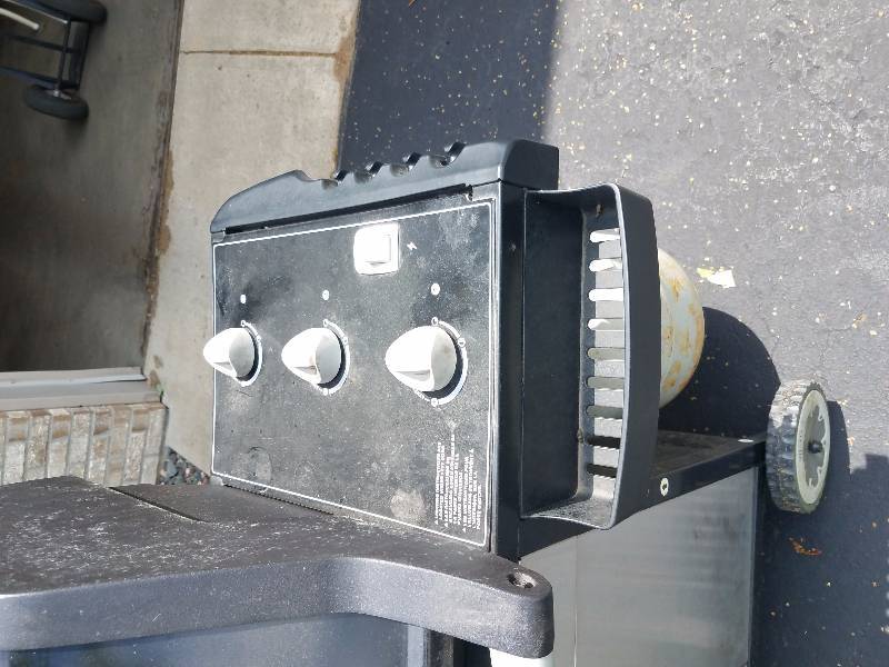 lot 7 image: Weber Spirit 3 burner Grill
