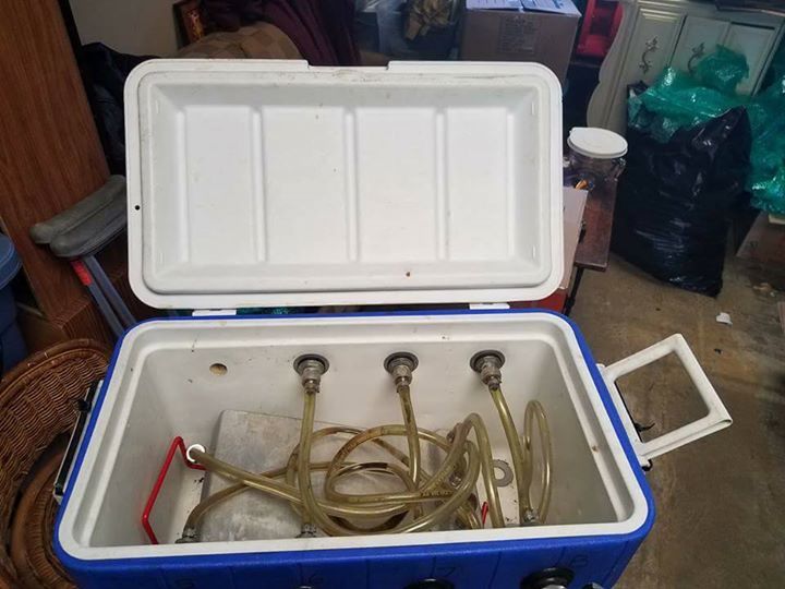 lot 2 image: Keg-gorator 4 Tap Cooler