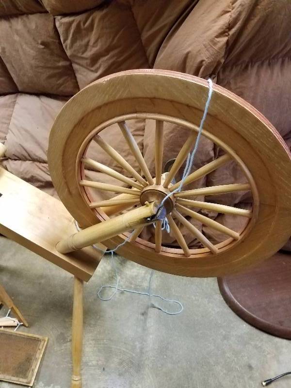 lot 8 image: Vintage Yarn Wheel