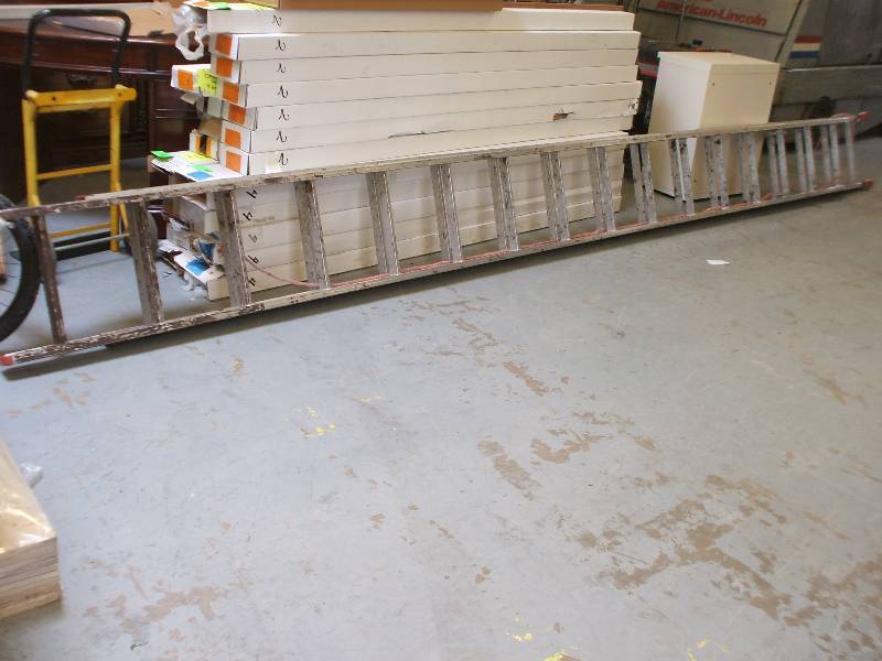 ALUMINUM EXTENSION LADDER
