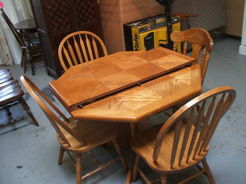 OCTAGON TABLE AND CHAIRS