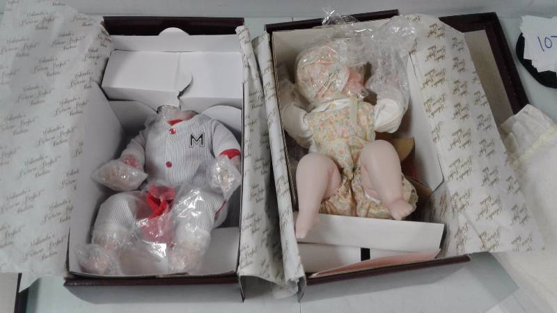 lot 8 image: Lot of 2 Yolandas Picture Perfect Babies