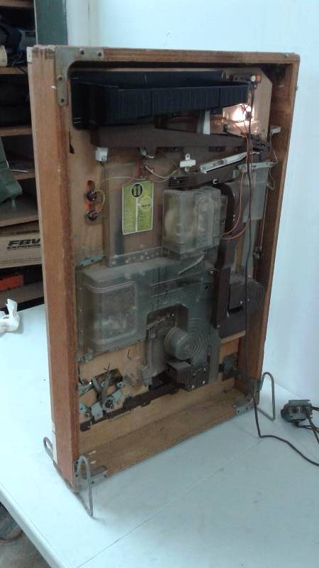 lot 25 image: Nishijin Shiroi-Kamome 1977 Pachinko Machine