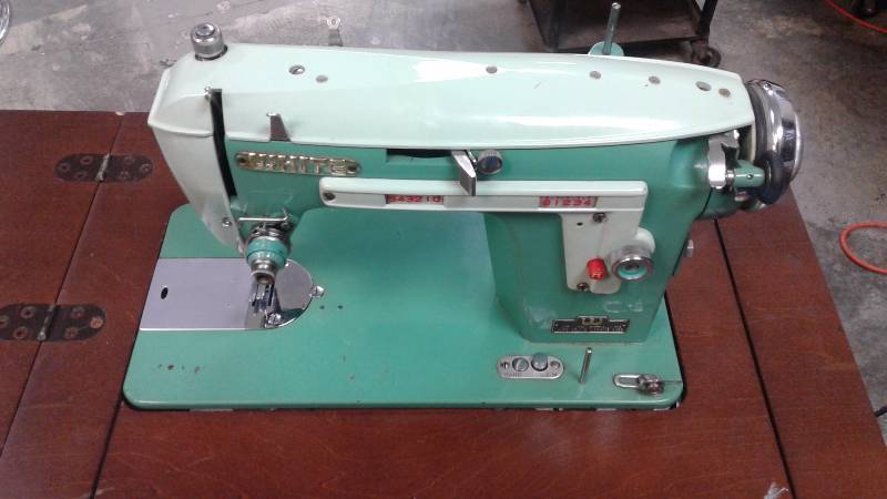 lot 27 image: Vintage White Sewing MachineEnd Table