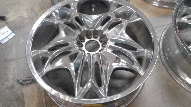 lot 29 image: Lot of 4 EMR 4 Star 22 Rims - 5x4.75  -NO CENTER CAPS-