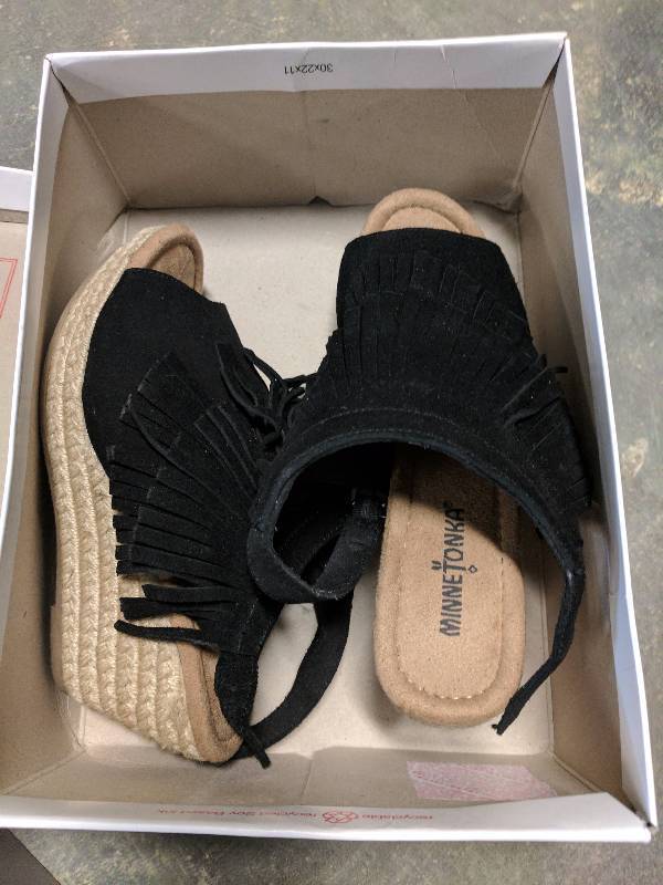 lot 108 image: Minnetonka Womens Ashley Frin Black - 8