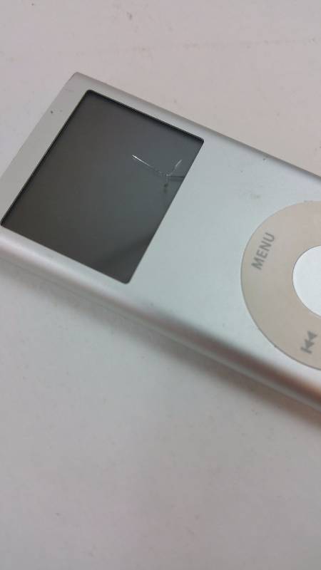 lot 114 image: Apple iPod Nano 2nd Generation 2GB - CRACKED SCREEN - FOR PARTS AS IS