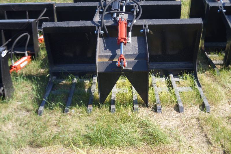 lot 2 image: 5 Foot Single Cylinder Grapple