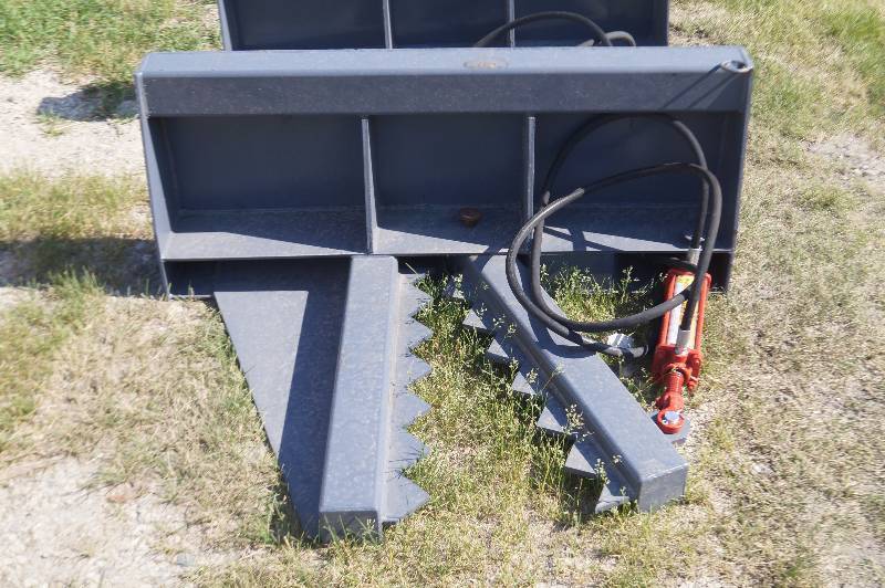 lot 4 image: TreePost Puller