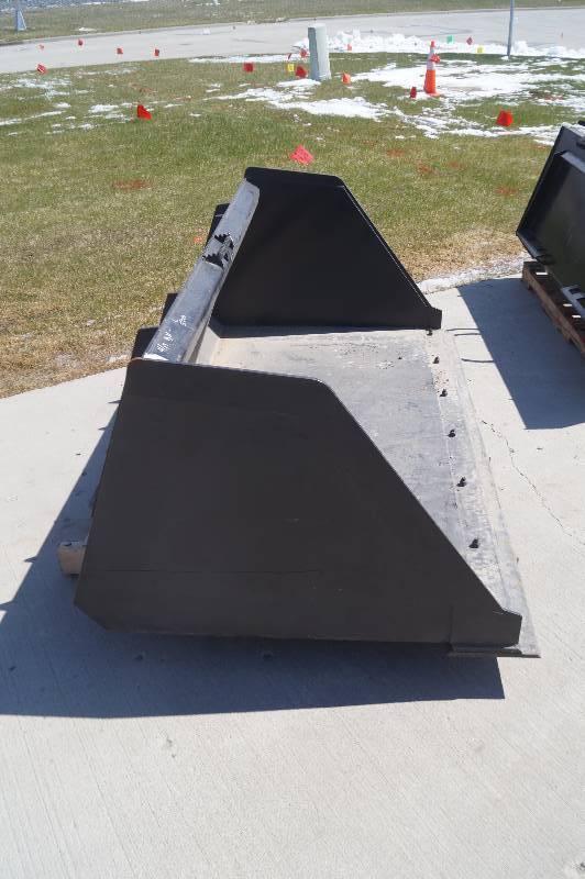 lot 12 image: Wildcat SnowDirt Bucket