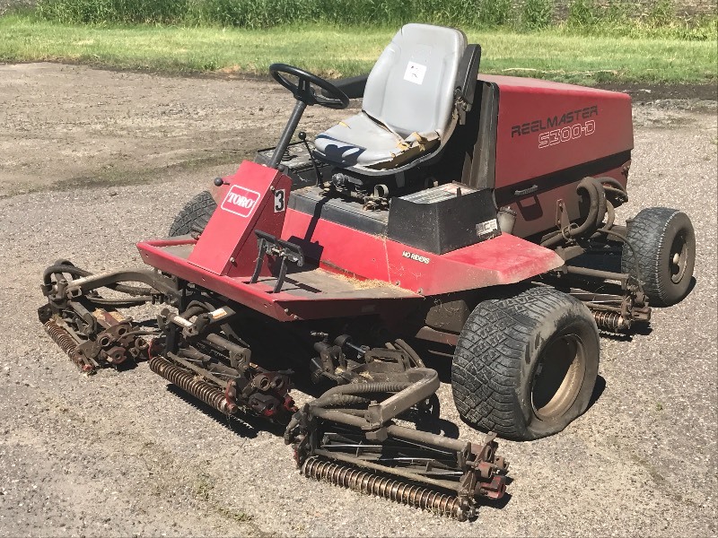 lot 2 image: Toro Reelmaster 5300-D