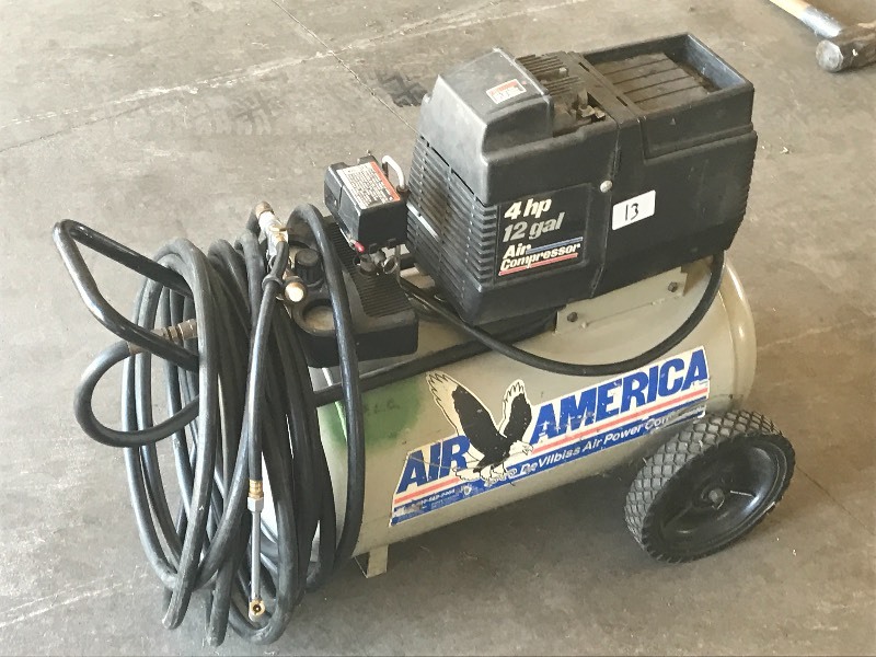 lot 13 image: Air Compressor