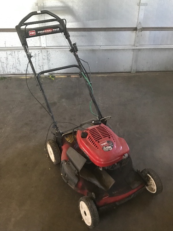 lot 20 image: Toro 21 Lawn Mower