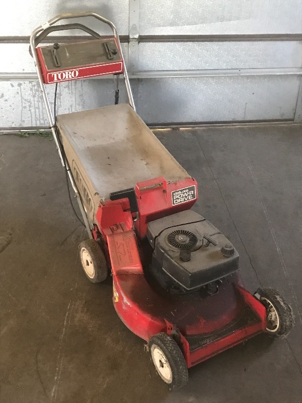 lot 21 image: Toro 21 Lawn Mower