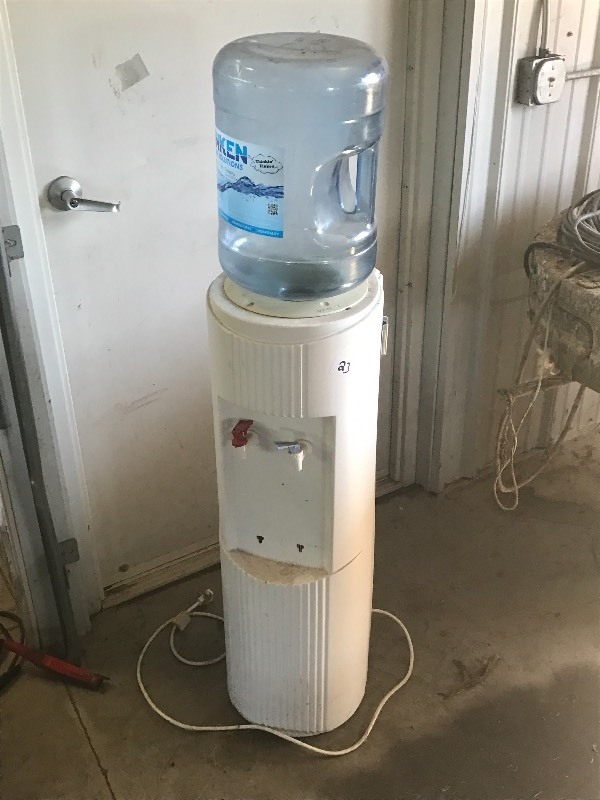 lot 23 image: Water Dispenser
