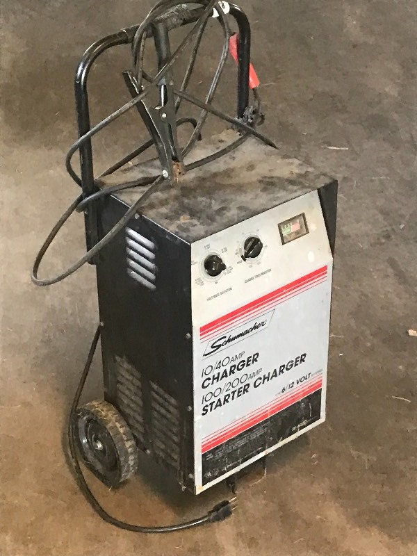lot 25 image: Schumacher Battery Charger